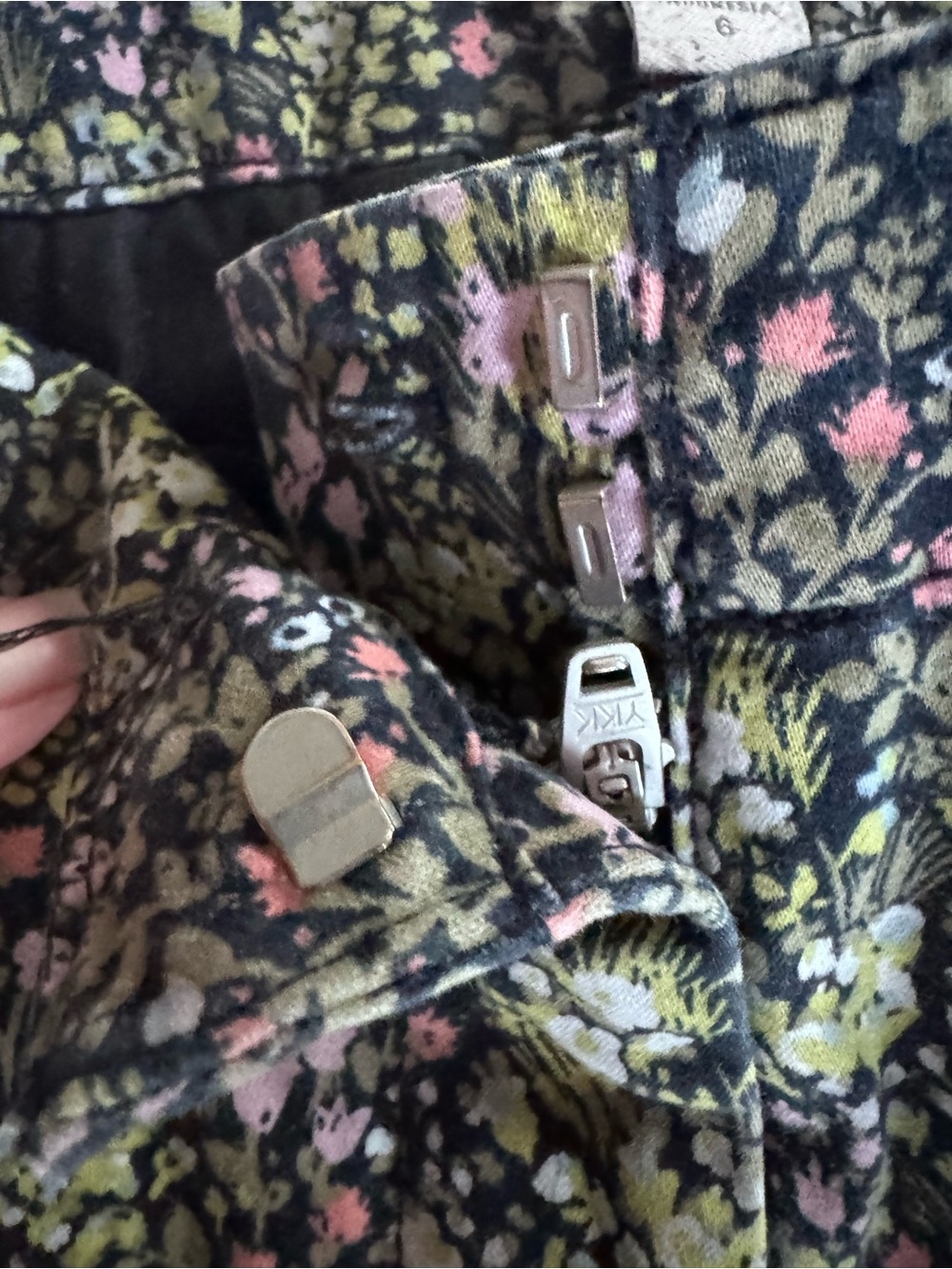 J. Jill 2 Live In Chino Ankle Pants - Ditzy Floral - Size 6 - Picture 3 of 5